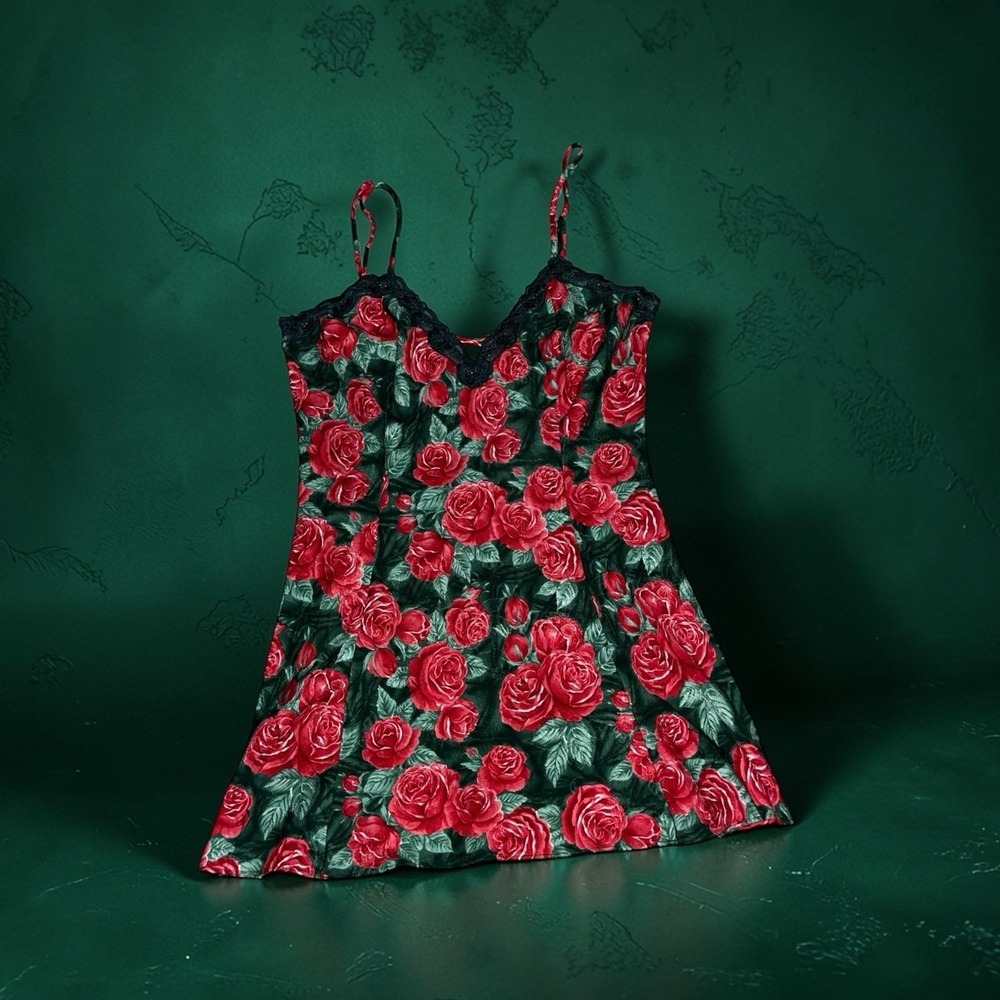 vintage Victoria's Secret Gold Label chemise features a vibrant red rose floral